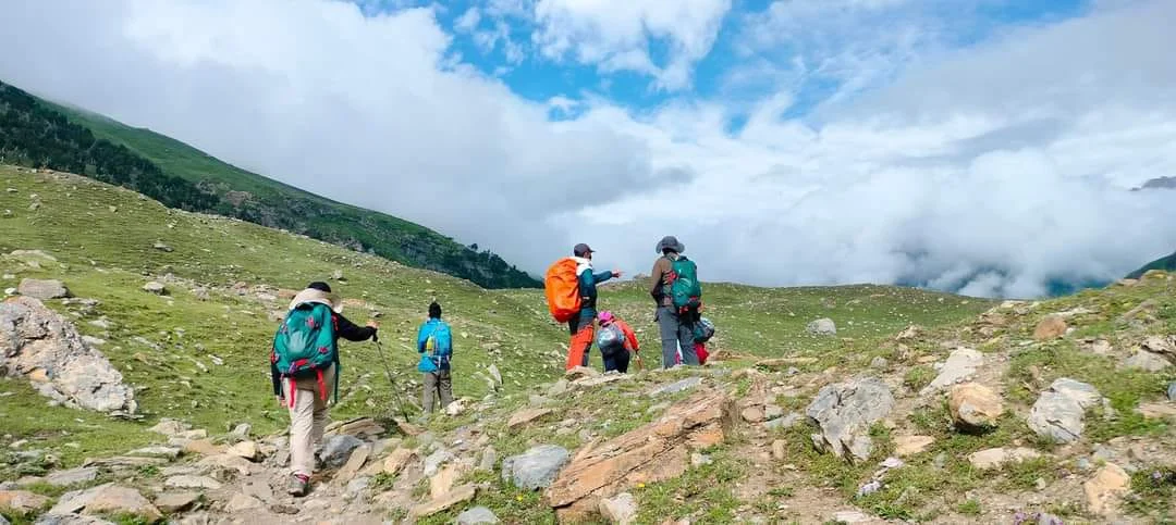 Warwan Valley Trek Best time to Visit